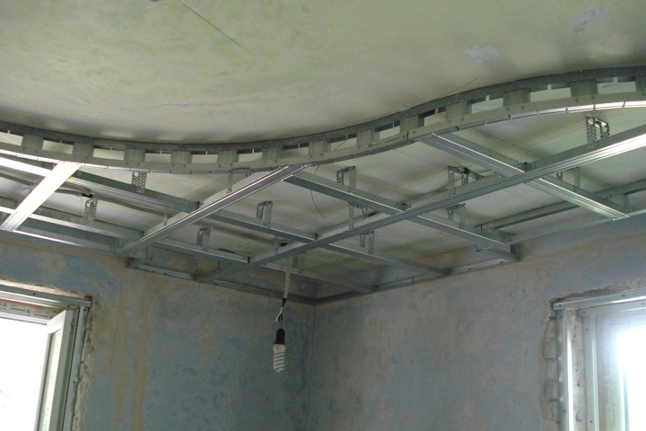 монтаж каркаса двухуровневого потолка из гипсокартона